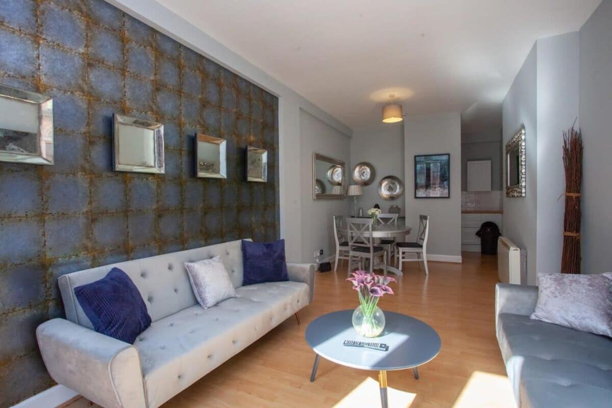 Modern And Refurbished Flat In Merchant City Glasgow Exterior foto